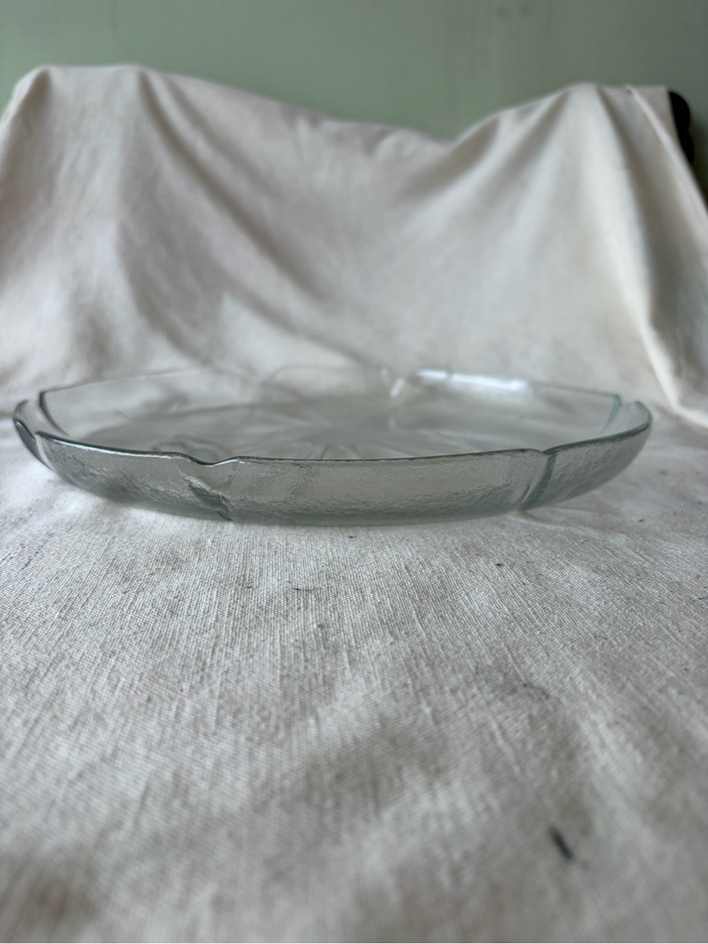 Posh Clear Textured Glass Scalloped Platter